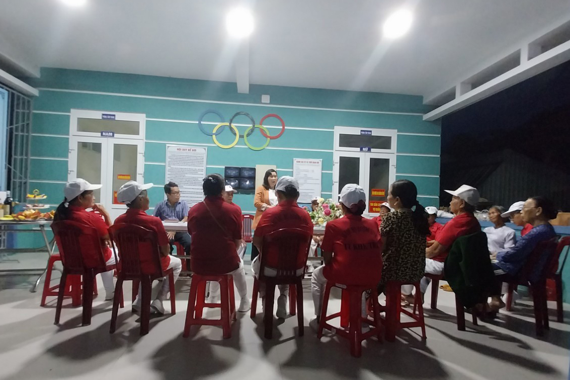 Bs Phan Thanh Lương truyền thông về sức khỏe người cao tuổi tại nhà văn hóa thanh thiếu niên thị trấn Khe Tre